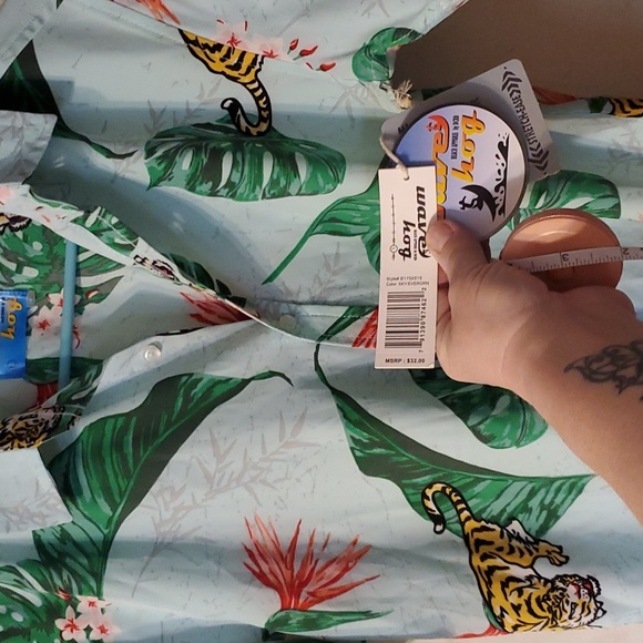 Mens Hawaiian Style Shirt. - Picture 4 of 5